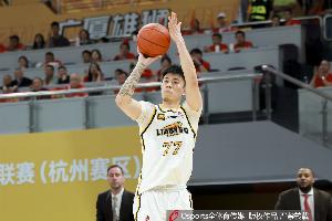 高效表现！张镇麟替补出战半场三分球2中2砍下8分！