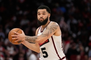 赛迪斯·杨：火箭目前的控卫不是球场指挥官 他们需要范弗里特