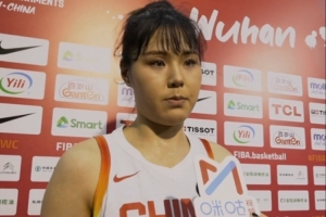 李月汝：今天见到杨力维时好想哭 就像见到自己姐姐一样