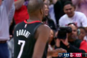 挥舞镰刀！“死神”杜兰特中投反超 剩了7.6秒！