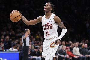 首发效果不错！埃利斯9中5&三分5中3 砍下13分3板2帽&填满数据栏