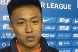 张弛：有这样一个退役仪式很幸福，无论在哪我永远是泰山队的孩子