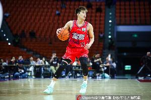 媒体人：20多岁的小崔用了14个月康复 艾伦康复必然是漫长的过程