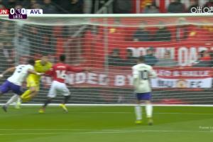 阿玛德禁区倒地，投诉对方拉拽球衣，裁判没有给点球