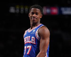 小鬼当家！76人多人缺阵 埃奇库姆半场砍双方最高10分带队领先