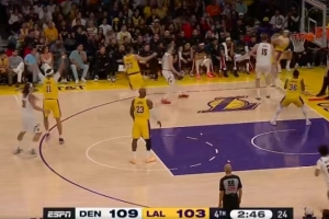 拼命三郎！里夫斯奋力扑抢完成抢断 及时叫停保住球权