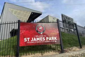 英甲队主场也叫圣詹姆斯公园，巴萨球迷导航错误最后被送一张门票