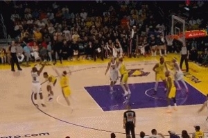 百步穿杨！小哈达威三分命中 帮助掘金末节反超比分