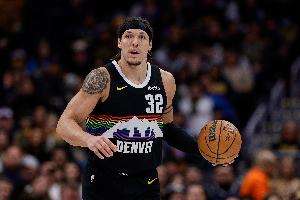 戈登：我们下半场防守做得不错 但篮球比赛有上下半场