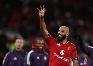 姆伯莫：备战时间充裕对球队很有帮助 我证明自己可以踢多个位置