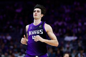 【菜鸟】雷诺23分5板 克尼佩尔20分6板3助 埃奇库姆16分4板7助2断