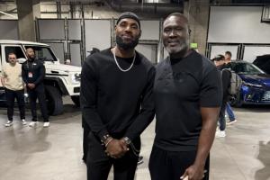 让詹姆斯看起来很小只阿杜·蒂耶罗父亲晒照：我和GOAT