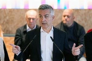 丰特批评拉波尔塔与布斯克茨、邦马蒂合影：老搞这种事情混淆视听