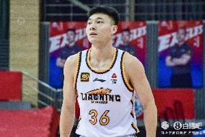 手帝起飞！鄢手骐三分11中5贡献17分4板3助3断 正负值+30全场最高