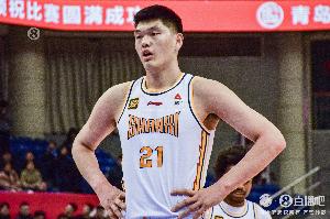 两大内线都被打掉！刘传兴10分钟&葛昭宝17分钟均犯满离场