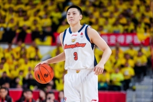 媒体人：胡明轩的身体机能不足以再打持球 球队没能力扩出来轮转