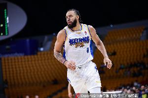 轻轻松松！麦基替补15分钟7中4拿下9分10板1助1帽 正负值+11