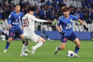 澎湃：杨皓宇被判假摔算是哑巴亏，申花暂未有对判罚申诉的准备