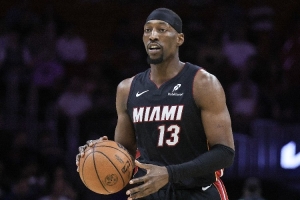 拉加·贝尔：在NBA单场得10分都很难 拿83分就更加疯狂了