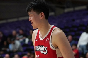 13分7板！杨瀚森工作室：赛程密集路途波折 每一场都是硬仗与考验