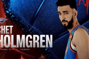 切特转发ESPN给自己制作的视频封面：肯定是AI整的 我看吐了