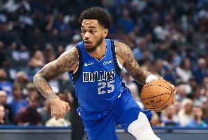 PJ·华盛顿谈打中锋得20分：队友们的传球太好了 让我能轻松出手