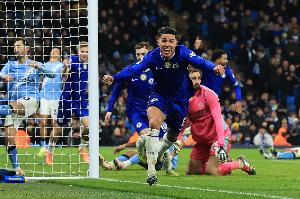 TyC：尚未有球队正式报价恩佐，切尔西需要丰厚报价才会放人