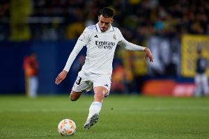 记者：皇马希望塞巴略斯在今夏离队，他的合同2027年才到期