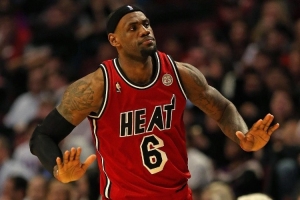 心目中最难防的球员？杜兰特：我会说是迈阿密时期的詹姆斯！