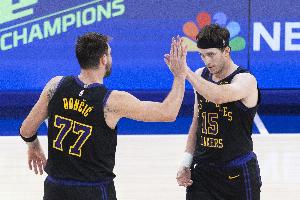 东契奇被包夹还能高效30+？里夫斯：优秀球员 这就是你能说的全部