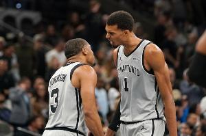 凯尔登·约翰逊：文班说50胜远远不够是对的 我们不能满足于此