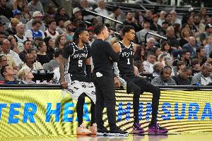 曾经连续18个赛季至少50胜！马刺取得50胜 2016-17赛季以来首次