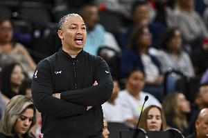 卢：这支马刺阵容构建得非常出色 他们打球方式正确 还有老将帮助