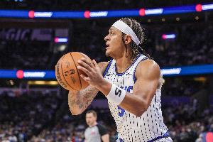 拼尽全力！班凯罗21中12空砍32分10板5助 第三节15分