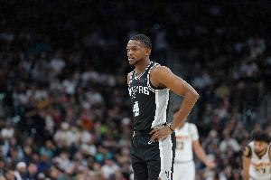 正负值+33最高！福克斯10中5拿到15分5板6助 三分5中3