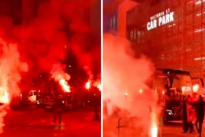 英媒：加拉塔萨雷球迷大量涌入利物浦，在街头燃放烟花、照明弹