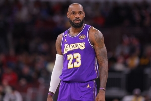 半场8中8！媒体人：詹姆斯反击劈扣 这竞技状态再打五年都没问题