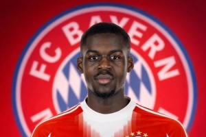 记者：拜仁激活20岁中场阿塞科的回购选项，但今夏仍可能将其出售