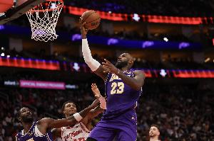 且看且珍惜！詹姆斯生涯第14场比赛在不超过15次出手得到30+