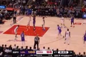 重建优势！詹姆斯吊传艾顿 后者迎着申京翻身跳投打停火箭