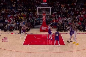 打开了！杜兰特连投带罚连续拿分 帮助火箭占据主动