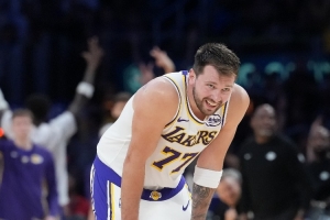 别再印象流了！东契奇对抗扎实&能跟住持球人 只看他能否保持专注