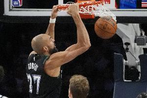 戈贝尔生涯67次至少20分10板且命中率75% 升历史第3&仅次魔兽大帅