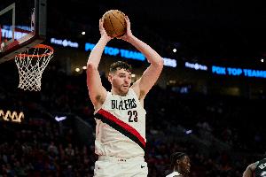 克林根：我有成为得分手的潜质 有篮下终结技巧 三分也开始投进了