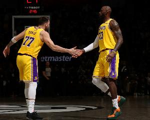 东契奇：本场关键是第四节开端 詹姆斯和里夫斯联手9-0打出小高潮