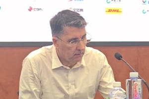 格兰：我们进攻还不错 但之前拿得出手的防守 这场做得并不好