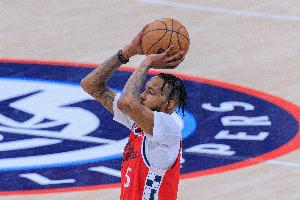 高效表现！小德里克·琼斯上半场6中4&3罚3中 砍下12分3板3助