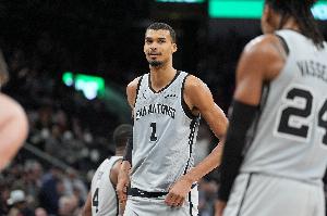 文班亚马谈球队险胜太阳：这是一次很好的考验 而我们通过了