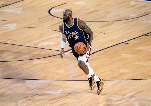 帕里什：詹姆斯现在仍然打出全明星水准 这同样令人赞叹