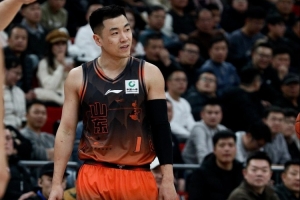 舒服了！高诗岩全场砍下15分10板11助3断 正负值+32冠绝全场！